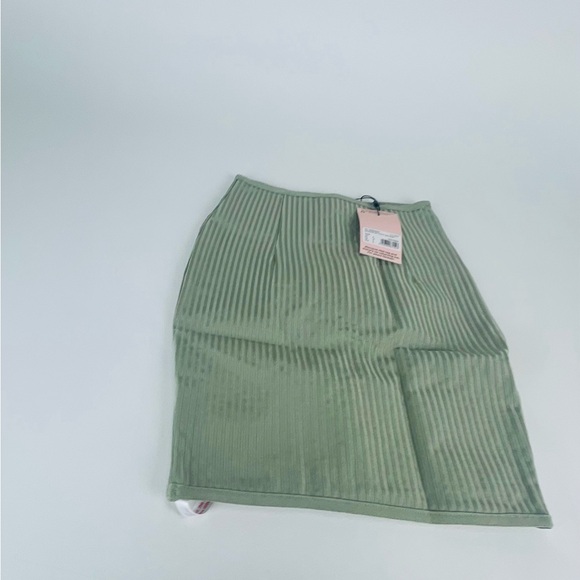 BANDAGE ZIP FRONT MINI SKIRT
SAGE - Picture 4 of 9
